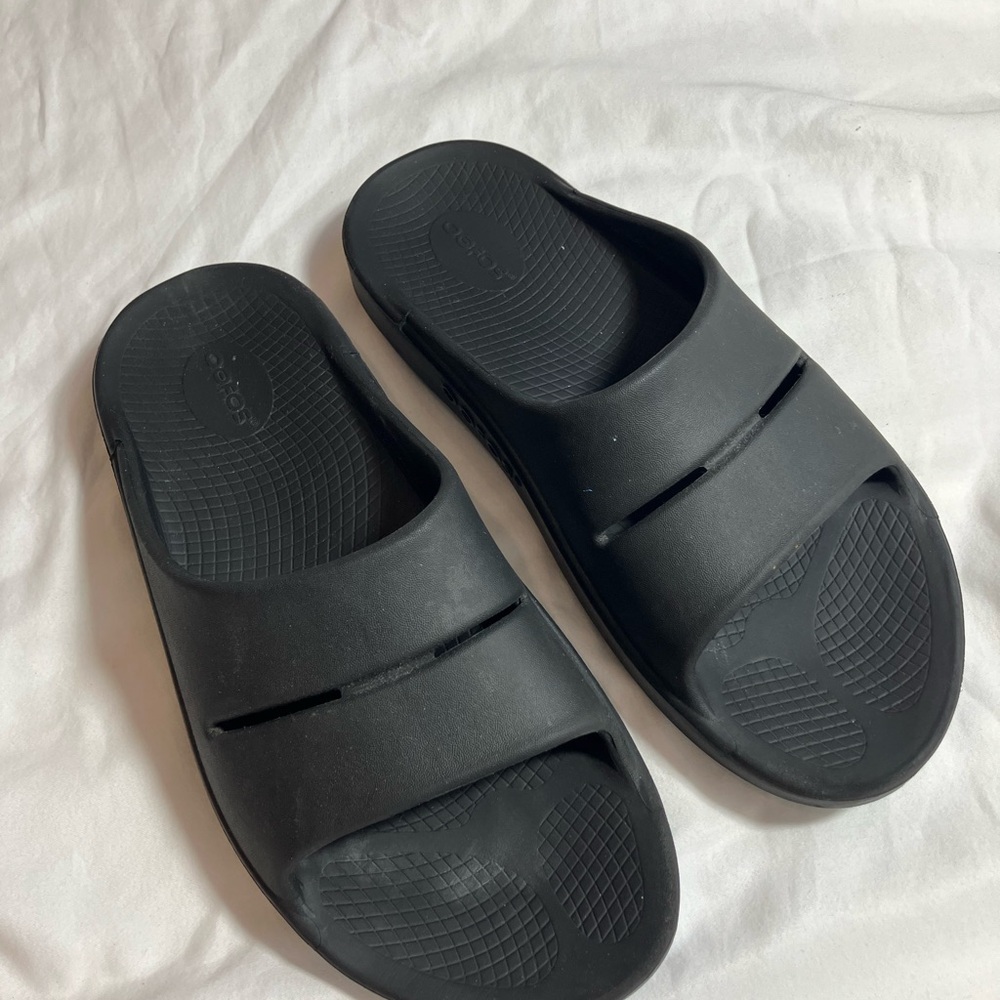 🔥 OOFOS Ooahh black slip on slides Sz M10 W12